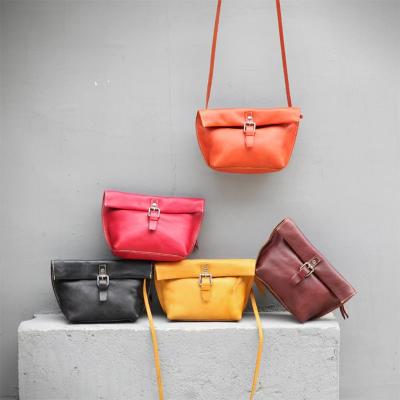 China Fashion Amason Hot Sale Women's Pockets Single-Shoulder Cross - Oil Wax Body Bag Retro PU Leather Handbags for sale