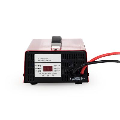 Chine Chargeur de batterie au lithium automobile 50/60Hz 24v 30a Chargeur de batterie léger à vendre