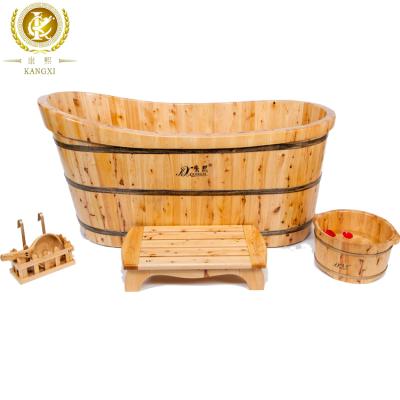 China Eco-friendly Material Wholesale Wooden Bathtub Japanese Style Portable Bathtub For Adults for sale