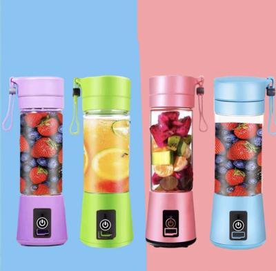 China Custom Radio Multifunctional USB Rechargeable Mini Juicer Blender Cup Logo Juicer Mixer Portable Fruit Mixer Smoothie for sale