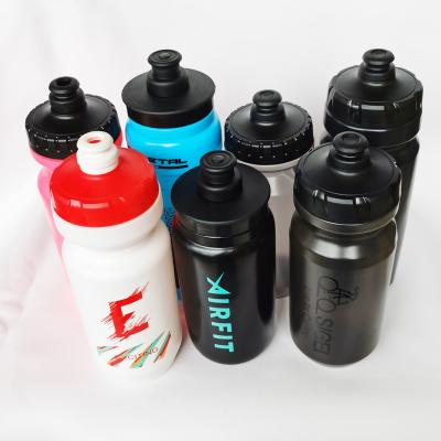 China 750ml Viable Promotional Reusable BPA Free Squeeze Cycling Increasing Plastic Water Bottle PE Sports Recycling Water Bottle for sale