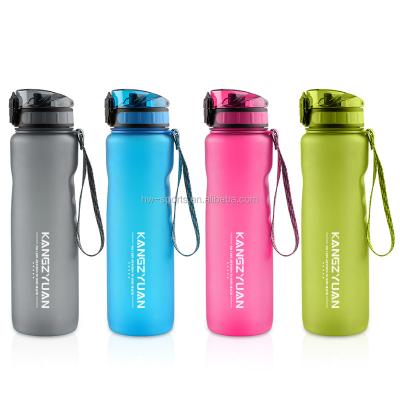 China Viable BPA Free Tritan 32oz 1L Flip Lid Drinking Sports Water Bottle With Tea Infuse A Hand Clip Top Lid for sale