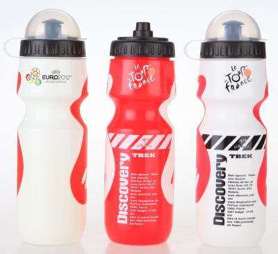 China Hot Sale 650ml Viable Classic Bike Bicycle Soft Squeeze PE Sport Bottle With Rubber Handle for sale