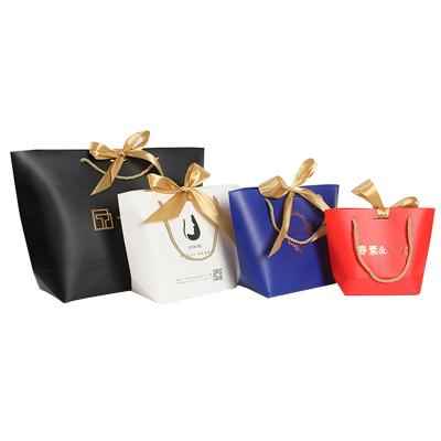 China Recyclable Women White Paper Bag Shopping Gift Bag Hot Selling Packaging Bag With Ribbon For Shopping Clothes And Gift for sale