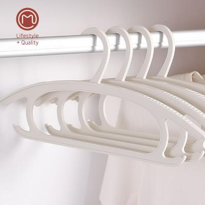 China Stocked Plastic Hanger Non Slip For Clothes Laundry Hangers Plastic Tie Coat Suit Hanger for sale