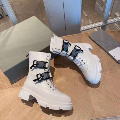 China Thermal 2021 Cool Martin Motorcycle Boots Autumn/Winter Round Toe Leather British Medium Boots for sale