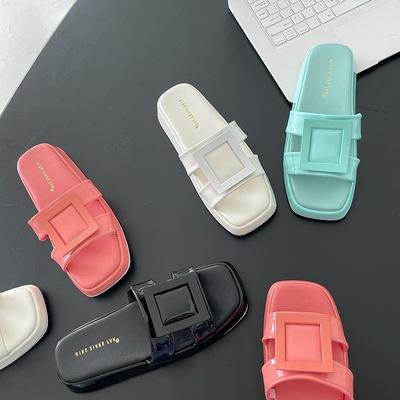 China The Latest Trend Fashion Patent Leather Generous Buckle Flat Non-slip Ladies Beach Slippers for sale