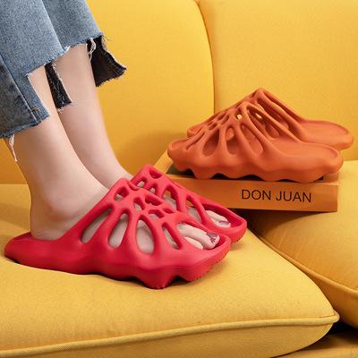 China Fashion Trend Newest Fashion Unique Design Shoes Hollow Out Breathable Soft Bottom Indoor Outdoor Slippers for sale