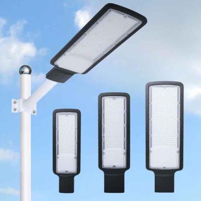 China Die-Cast Aluminum Outdoor LED Street Light with IP65 Waterproof Rating and 80 CRI for sale