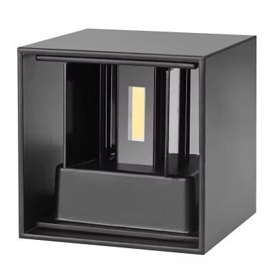 Chine Moderne IP65 vers le haut vers le bas Lumière de maison extérieure imperméable à l'eau Lumière murale Noir LED extérieure Lampe murale à vendre