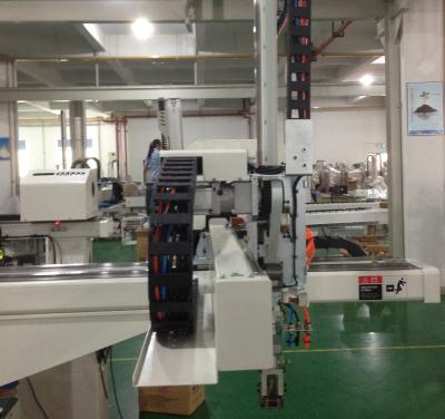 中国 5 Axis CNC Servo Motor Robotic Arm Manipulator For Scoop Machine Arburg Injection Molding Machine 販売のため