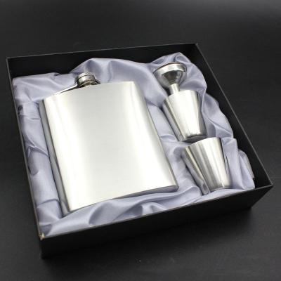 China Factory Traditional Professional Hip Flask Gift Set Hip Flask Set Black Sex Russia Girl Hip Flask Gift Set for sale