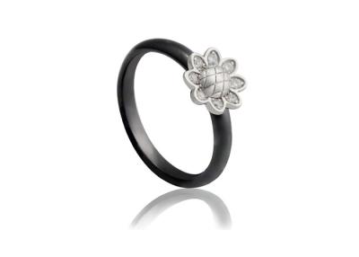 China Black Ceramic Silver Ring With Silver Flower For Gift , Nickel Free CSR0362 for sale