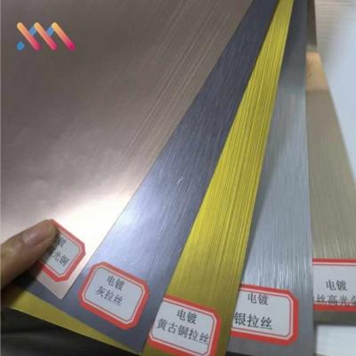 China Moderne hoogglanzende afwerking DIY Stringe metalen film schillen Stick zelfklevend behang voor huismeubilair decoratie Te koop