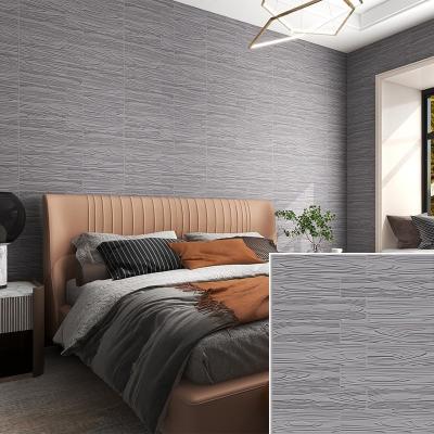 China Papel de pared de interior de madera de grano de espuma de PE 3D Decoración Adesivo de revestimiento de pared con función antiestática en venta