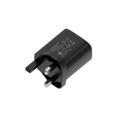 China Mobie Phone 5V 9V 12V Male Mold UK Standard PD 20W Wall Fast Charger for sale