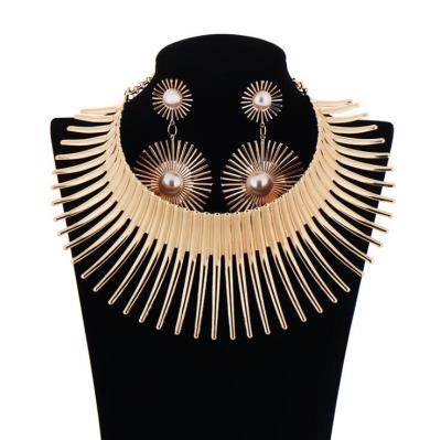 China FASHIONABLE Statement Maxi Punk Necklace Vintage Metal Gold Couple Choker Necklace And African Jewelry Pendant Gifts Party Necklace Set for sale