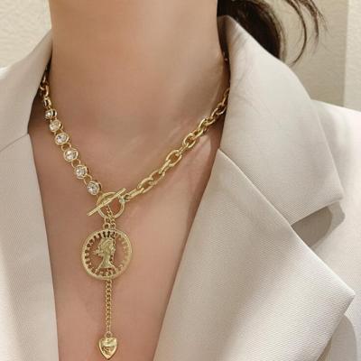 China Fashion Gold CLASSIC Simple Portrait Inlaid Rhinestone Diamonds Necklace Retro Love Heart Clavicle Chain Pendant Jewelry for sale