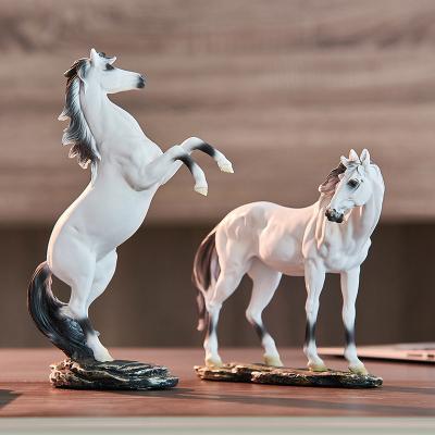 China Retro Europe Horse Resin Statue Ornaments Wine Cabinet Library Office Housewarming Home Office Decoration For Gifts for sale