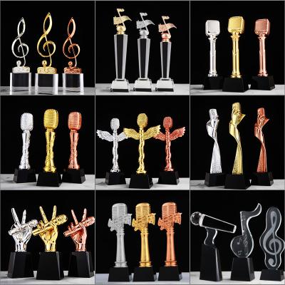 China Custom Made Resin K9 Crystal Singer Music Award Voice Contest Host Musical Note Microphone Trophy of Health Care Institutes for sale