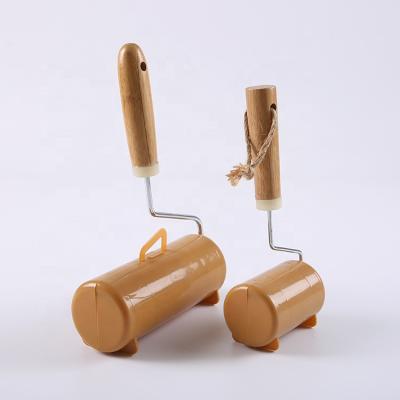 China Manual Sticky Fiber Roller With Silicone Brown Plastic Box Style Packing Pcs Color Wooden Handle for sale