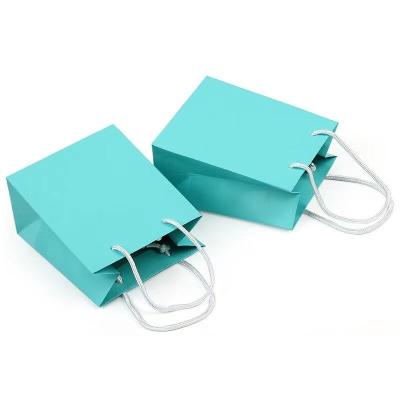 China Recycled Materials Custom Printing Luxury Paper Shipping Gift Bag With Handles for sale