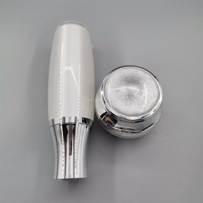 China Non Spill Manufacturers Luxury Cosmetic Packaging Serum Lotion Bottle With Cosmetic Acrylic Spray Pump Bottle for sale