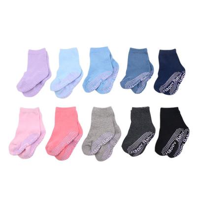 China OEM QUICK DRY Cotton Anti Slip Non Slip Ankle Toddler Kids Boys Girls Newborn 3D Socks for sale