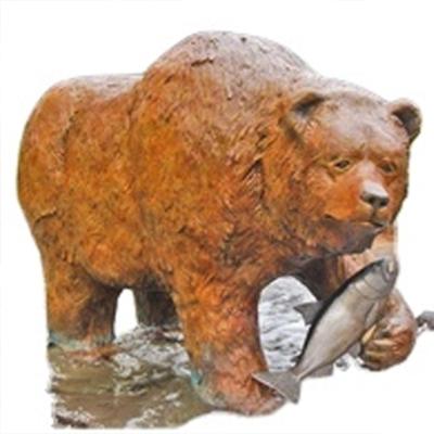 China Europe Bronze Brown Bear Catching Fish Statue For Landscape Decoration for sale