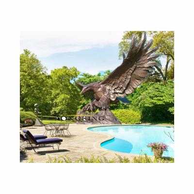 China Wholesale Modern Outdoor Bronze Flying Eagle Statue from Japan for sale