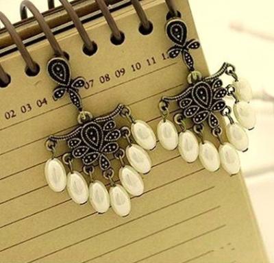 China Fashion women white perals with retro style drop & dangle earring for sale