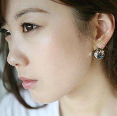 China Fashion jewelry women shining diamond accented ball stud earring for sale