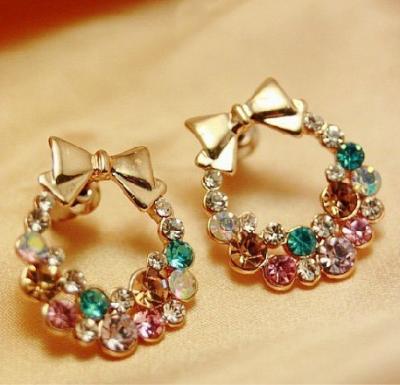 China Forme a las mujeres de la joyería shinning el pendiente del perno prisionero del bowknot de los diamantes en venta