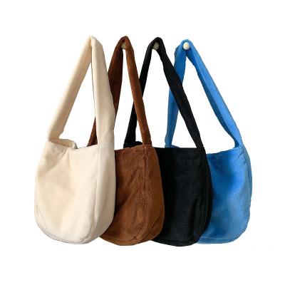 China 2022 Winter Solid Color Boho Fleece Plush Lazy Handbag Travel Shoulder Bag Korean Simple Leisure Style Portable Armpit Lazy Bag for sale