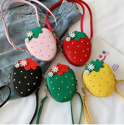 China Luxury Factory Stock PU Willow Strawberry Baby Kids Bag Baby Shoulder Snack Pouch for sale