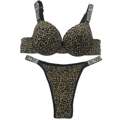 China QUICK DRY Women's underwear set fashion diamond shiny shoulder strap bikini thong panty leopard print sexy lingerie sports bra for sale