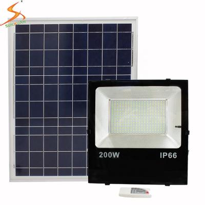 China Solar Sensor + Remote Solar Outdoor Flood Lights Unborn Twilight Always On High Brightness Solar Spot Light 200W for sale