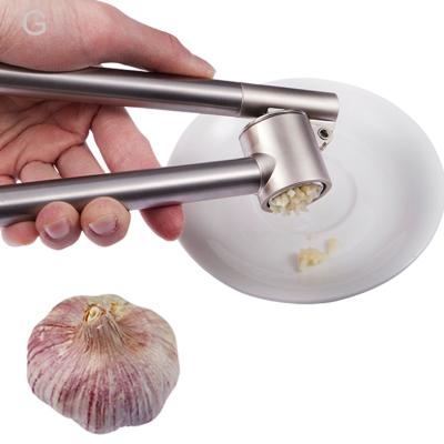 China Sustainable Manual Operation Kitchen Innovations Kitchen Accessories Stainless Steel Garlic Press Crusher Cutter for sale