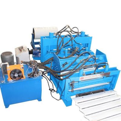 China Building Material Stores Road Shutter Fence Machine Road Shutter Barrier Roll Forming Machine for sale