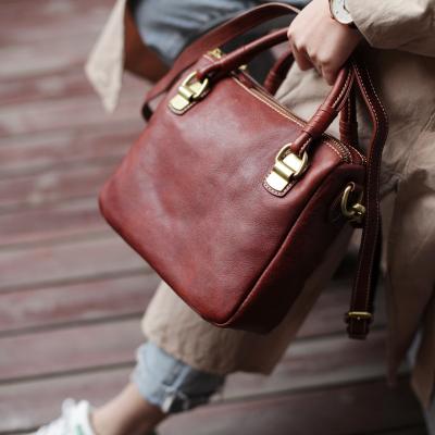 China Vintage Luxury Leather Briefcase Business Briefcase Thin Leather Shoulder Handbag for sale