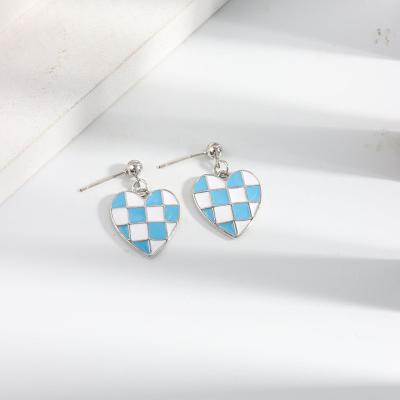 China Hot Selling Romantic Jewelry Love Heart Checkerboard Design Resin 925 Needle Ladies Silver Tassels Stud Earrings For Women Gifts for sale