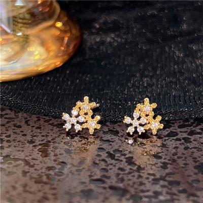 China Cute Earring Jewelry Gold Circle Earrings Silvery Gold Plated Moissanite and Diamond Stud Earrings in Sterling Silver for sale