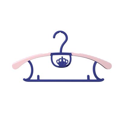 China Applicable high quality household plastic non-slip clothing hanger for sale