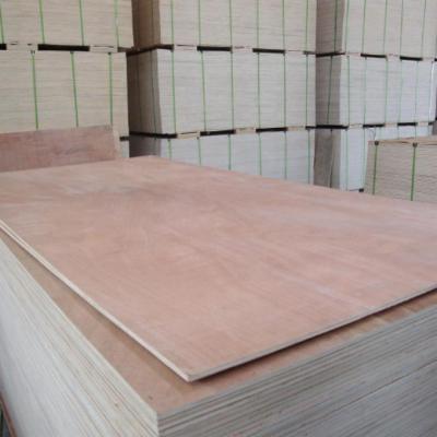 China 1220x2440mm Traditional Commercial Okoume Plywood For Furniture for sale