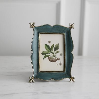 China Fine Rustic Decoration Fashionable High Quality Baby Handwork Plastic Resin Photo Frame for sale