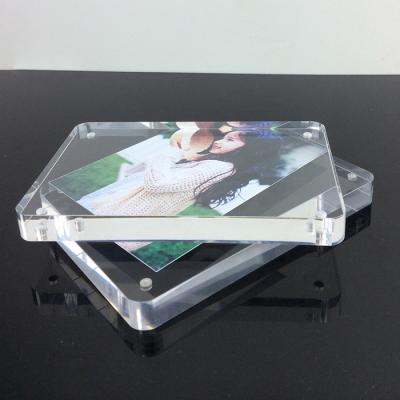 China Modern factory wholesale acrylic magnetic 5x7 photo frame for sale