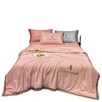 China Anti Dust Mite Washable Silk Bee Embroidery Pattern Bedding Set Luxury Silky Soft Bedding Set 4 Pieces for sale