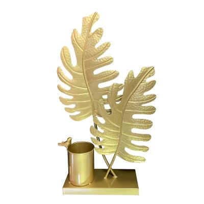 China Home Decor Decoration Home Accessories Wholesale Table Top Pen Holder Metal Art Stand Crafts Gifts for sale