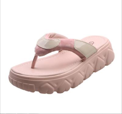 China 2021 fashion trend hot sale women's thick-soled flat sandals | Fashionable Ladies Flip Flops | Casual Summer Wear Female Outdoor Slides for sale