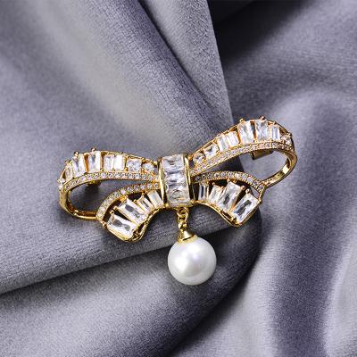 China Durable Cute Metal Brooch Charm Brooch Jewelry Fashion Brooch For Ladies for sale